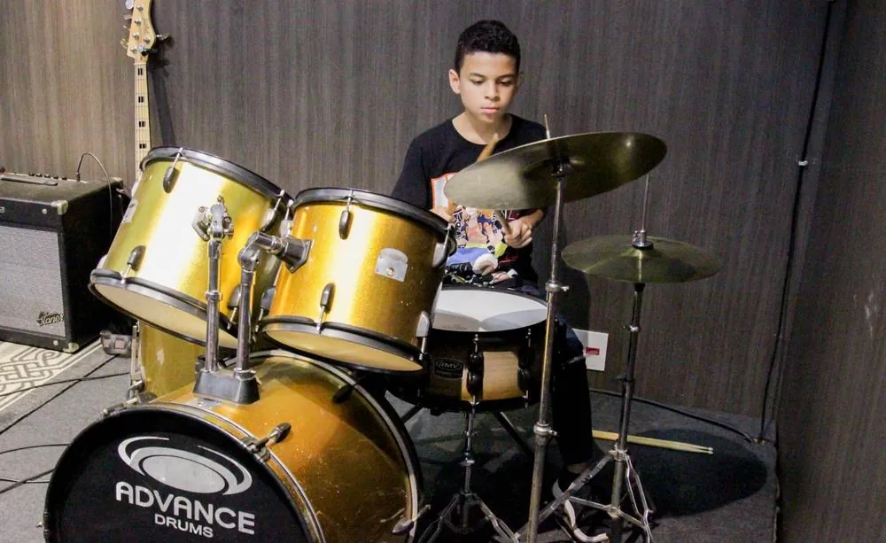 Aula de bateria na Academy Music Classes