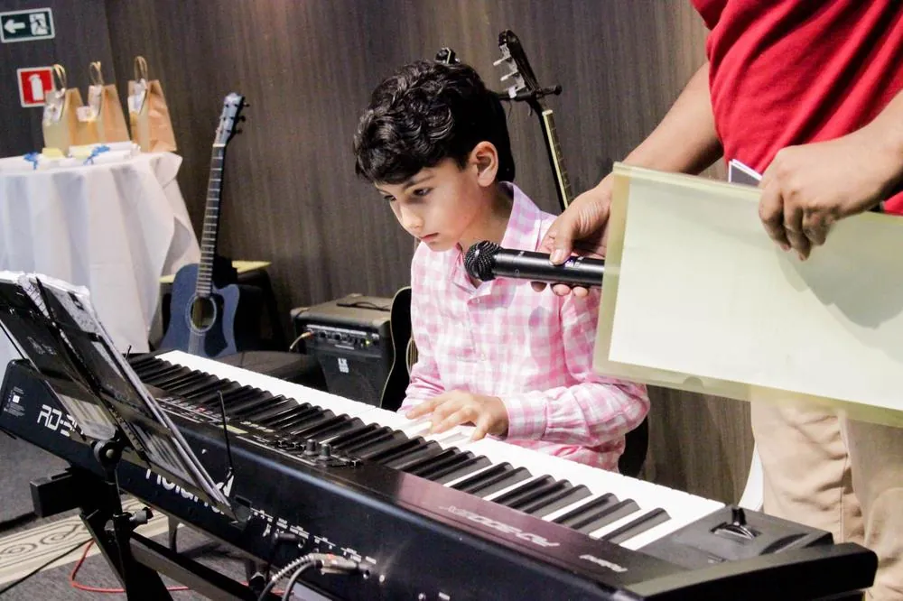 Aula de teclado na Academy Music Classes, em Campinas