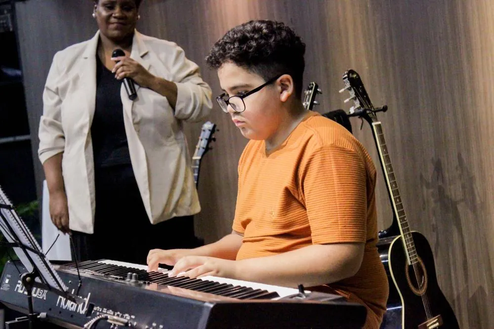 Aula de teclado na Academy Music Classes, em Campinas